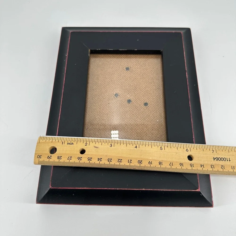 Black Wood 4x6 Picture Frame with Red Distressed Edging Tabletop Wall Mount